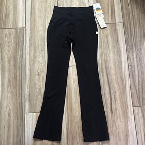 Vuori Black Leggings with Split Hem and Drawstring